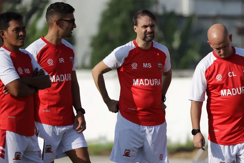 Pelatih Madura United Fokus Perbaiki Mental Pemain untuk Hindari Degradasi Pelatih Madura United Fokus Perbaiki Mental Pemain untuk Hindari Degradasi