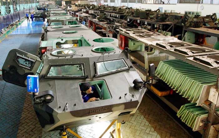 Pemerintah Pertimbangkan Maung Pindad Sebagai Mobil Listrik Nasional Pemerintah Pertimbangkan Maung Pindad Sebagai Mobil Listrik Nasional